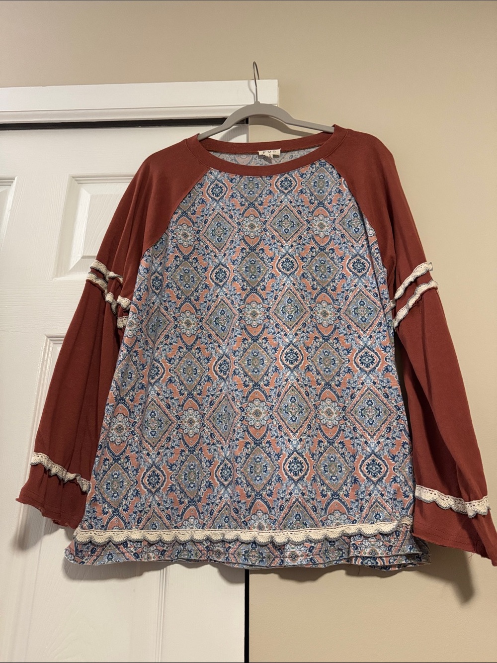 POL Boho Raglan Long Sleeve Top in Rust and Blue Print